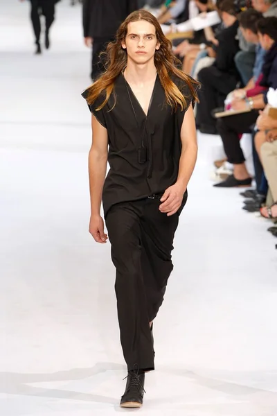 Look 16
